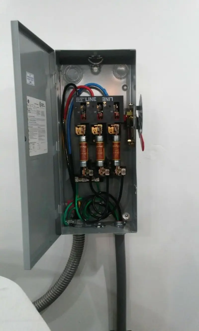 Three-phase disconnect switch installed for Smoke Detector Installation in Four Bridges